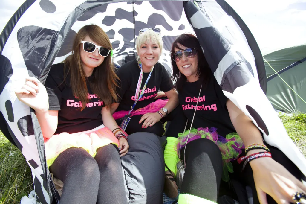 Festivalgoers and atmosphere at Global Gathering 2009